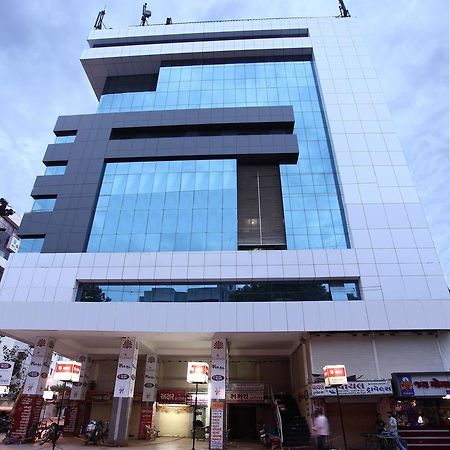 Hotel Classique Rajkot Esterno foto