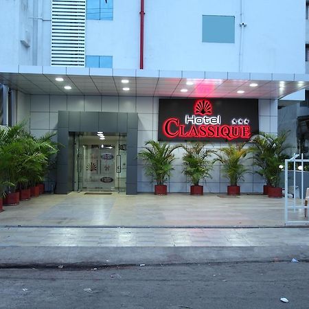 Hotel Classique Rajkot Esterno foto