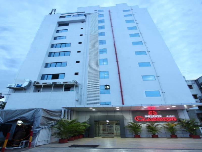 Hotel Classique Rajkot Esterno foto