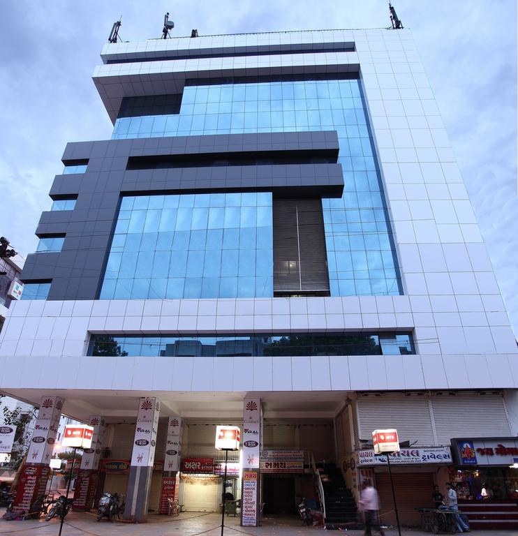 Hotel Classique Rajkot Esterno foto