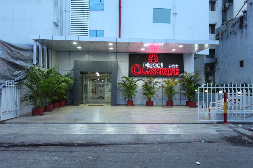 Hotel Classique Rajkot Esterno foto
