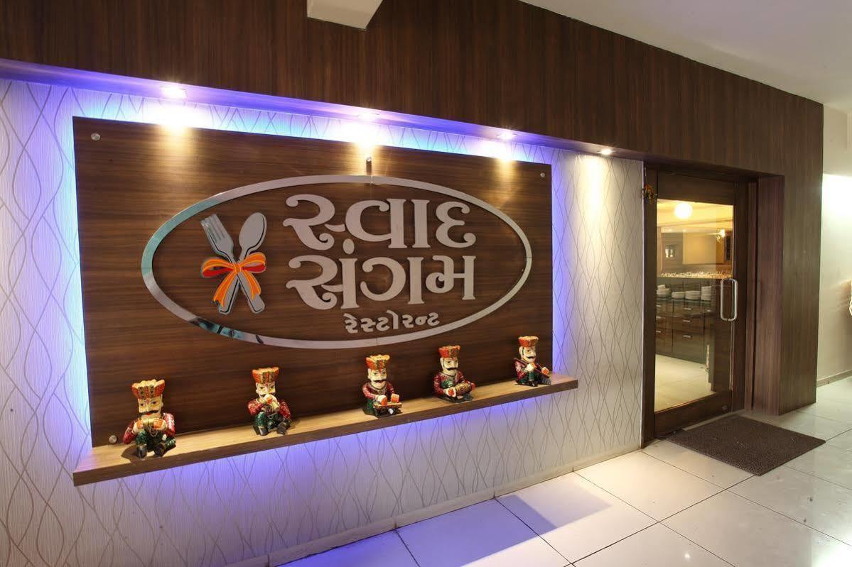 Hotel Classique Rajkot Esterno foto