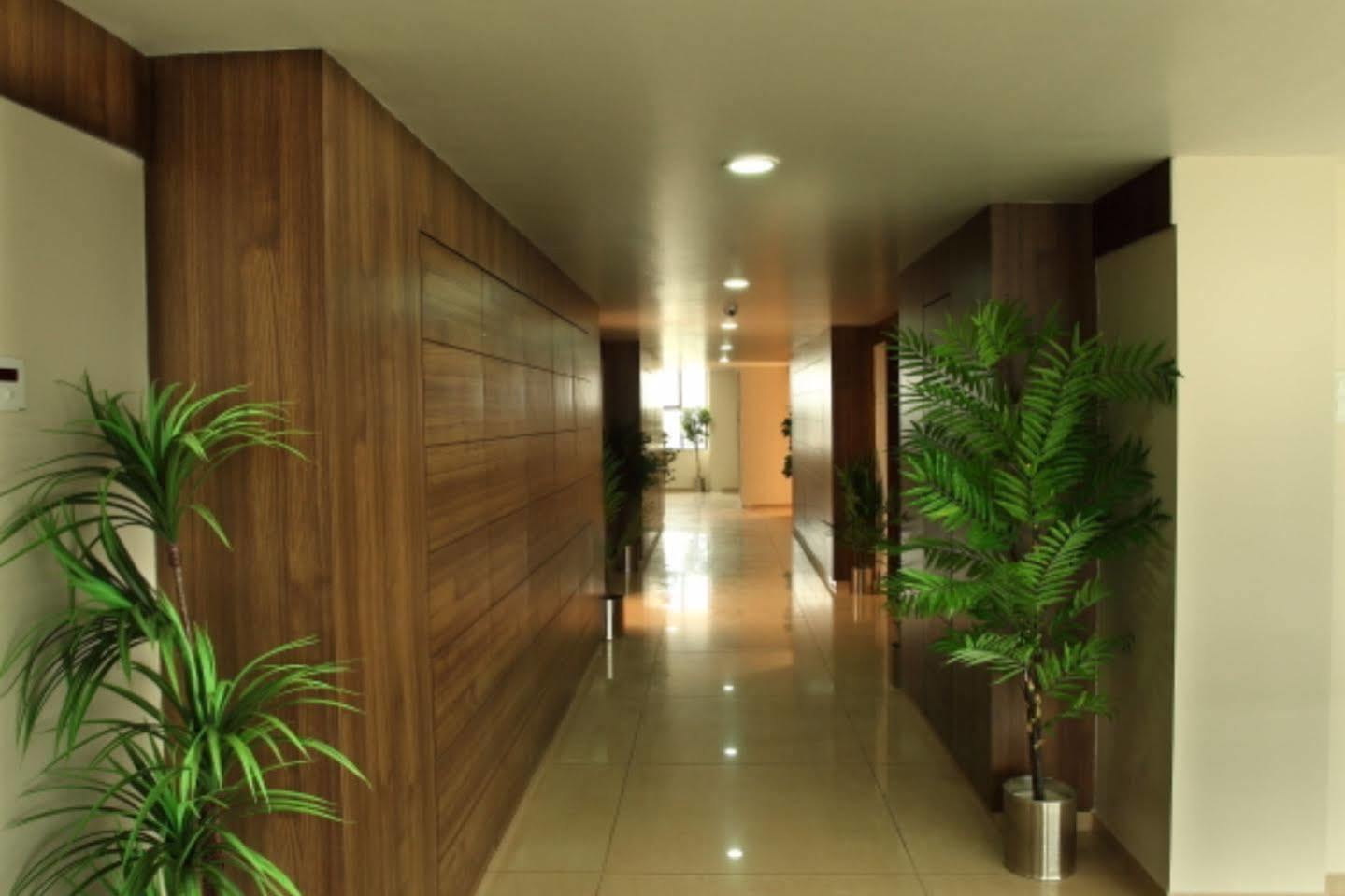 Hotel Classique Rajkot Esterno foto