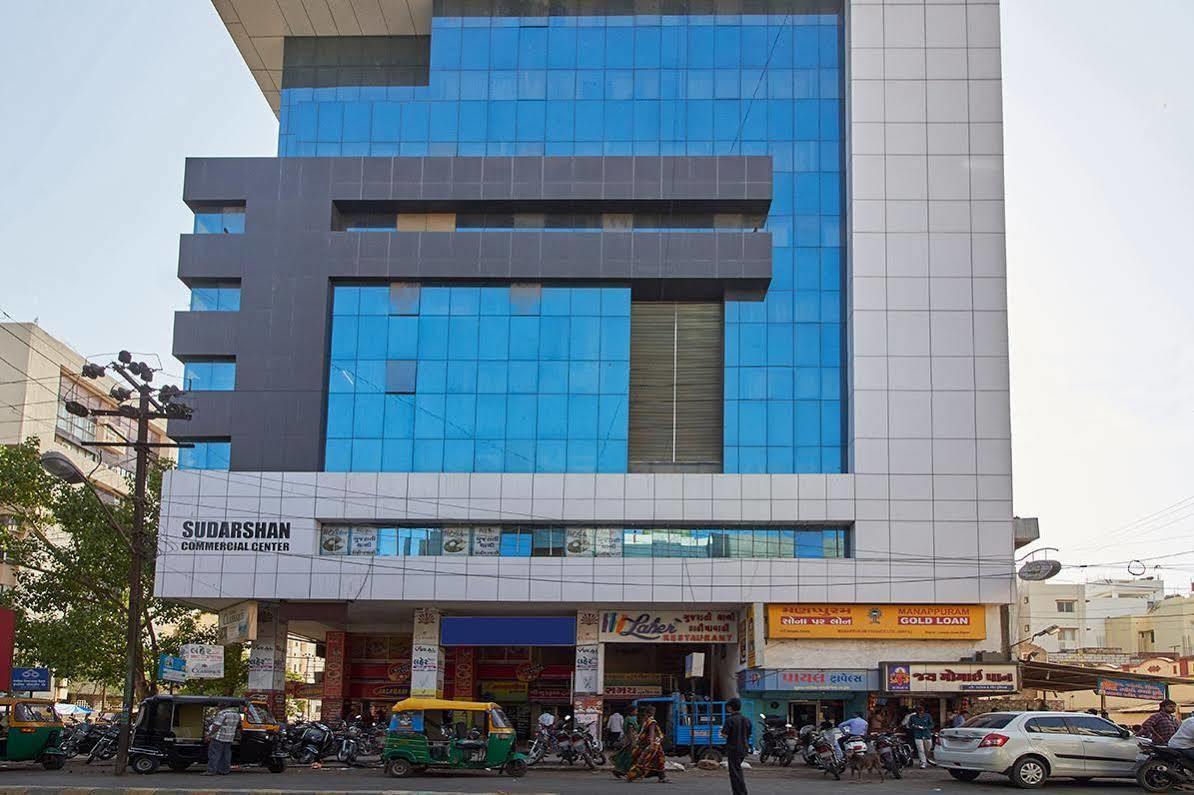 Hotel Classique Rajkot Esterno foto