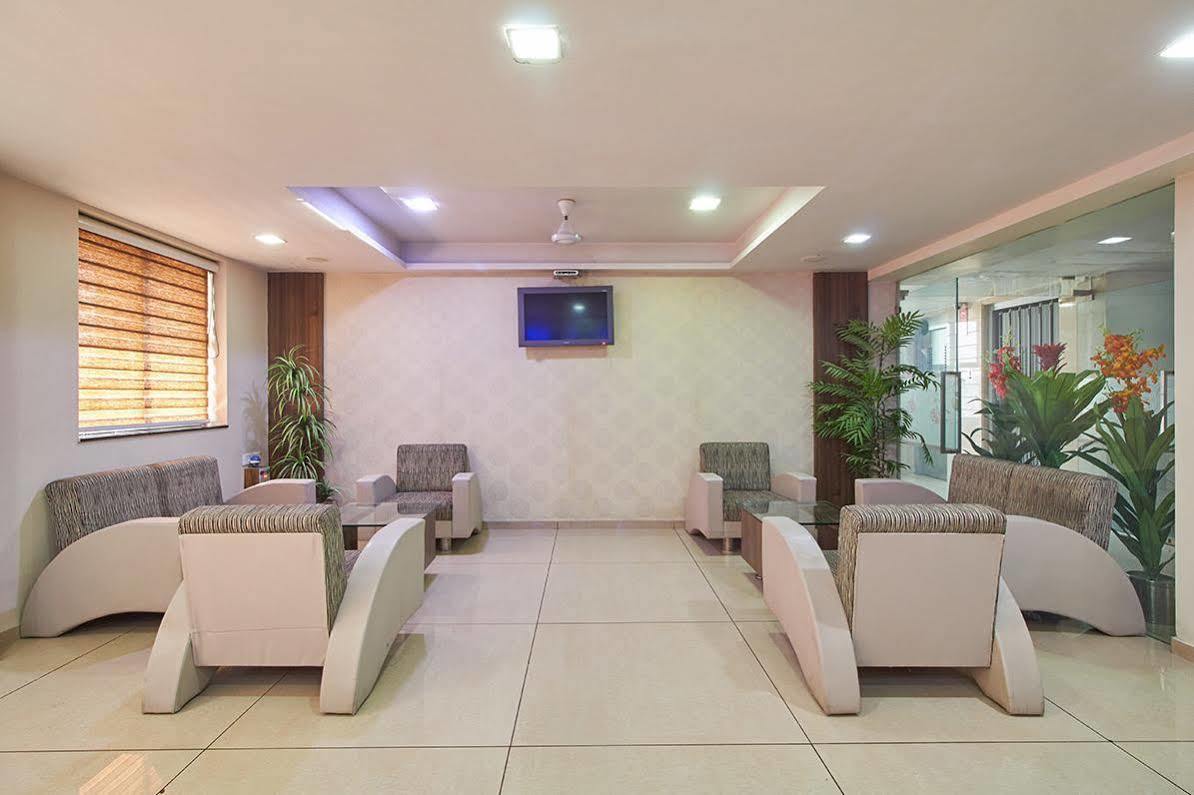 Hotel Classique Rajkot Esterno foto